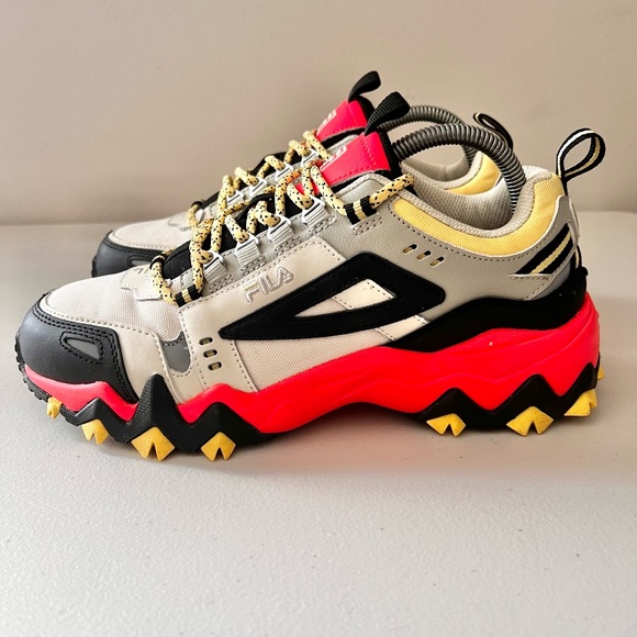 Fila Oakmont TR Sneakers Women’s Size 9 EUC - Picture 2 of 7